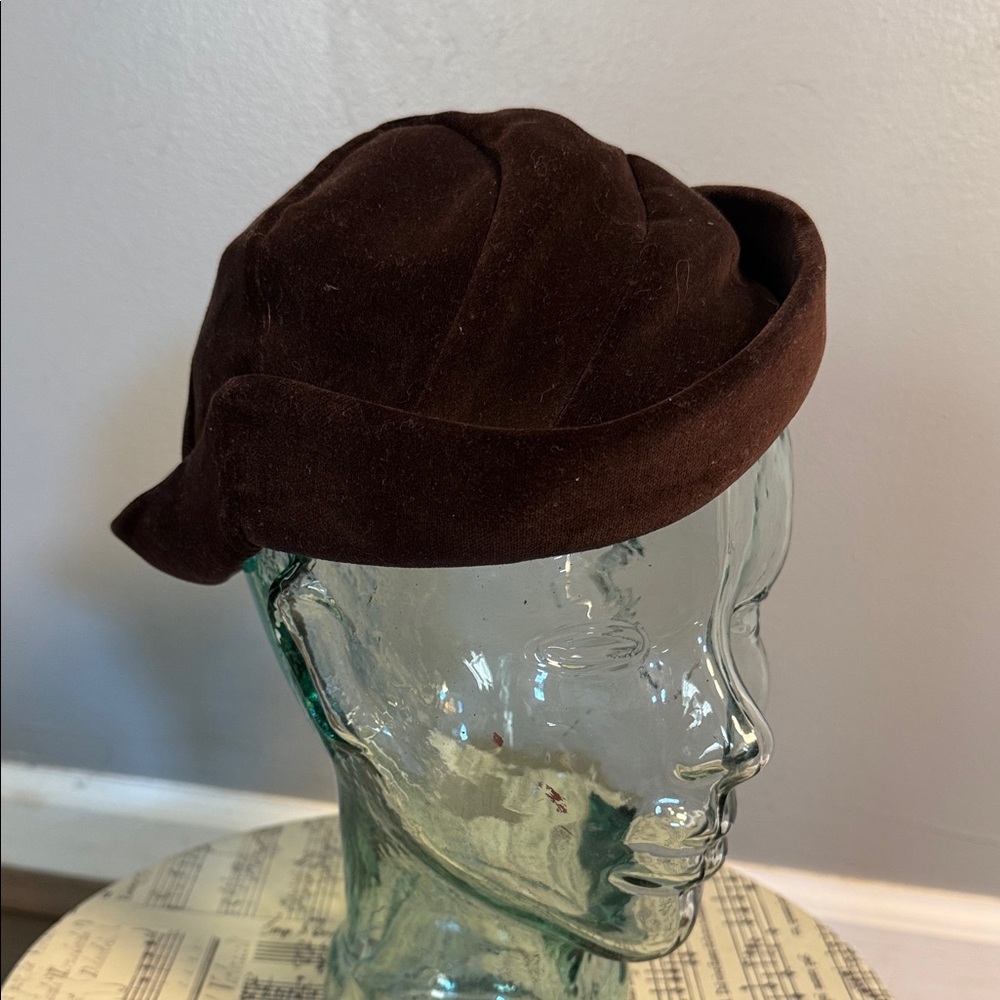 Vintage 1950s Chocolate Brown Velvet Tilt Toque Hat